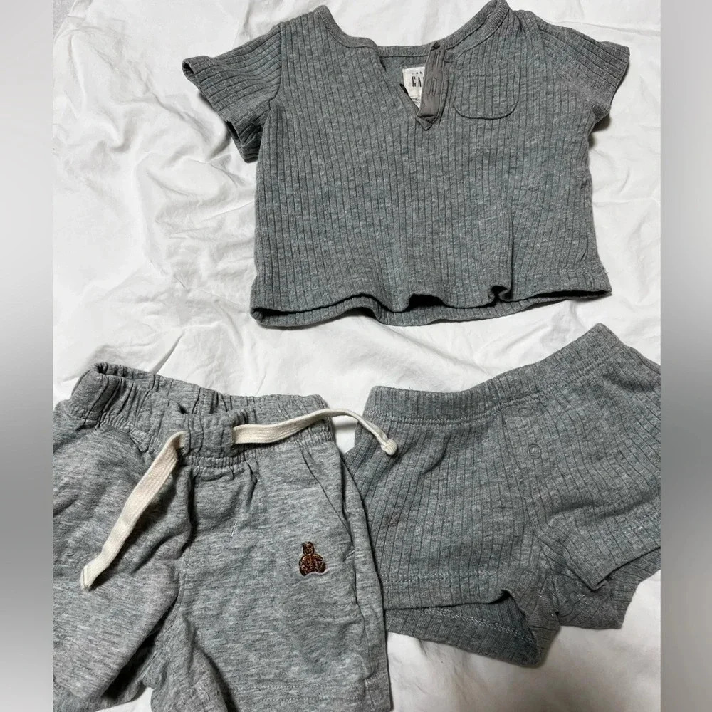 GAP BUNDLE OF 3 SIZE 0-3 3-6M
